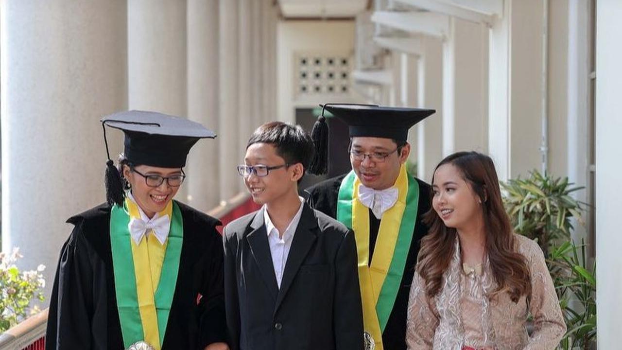 Pasangan Puji Astuti dan Agung Endro Nugroho menjadi contoh nyata bahwa hubungan yang suportif bisa membuat kedua belah pihak bertumbuh dengan baik. Keduanya seolah menegaskan cinta bisa jadi penguat dalam meraih mimpi.