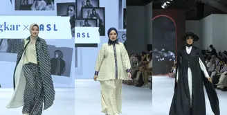 Pada runway Zaskia Sungkar x NASL, Titi Kamal tampil elegan dan percaya diri dengan busana full pattern yang memikat perhatian. Hijab berwarna netral yang dikenakan Titi menambah kesan seimbang pada keseluruhan outfit, sehingga meskipun penuh dengan pola, tampilannya tidak terasa berlebihan. [Dok/Fimela/Adrian Utama P].