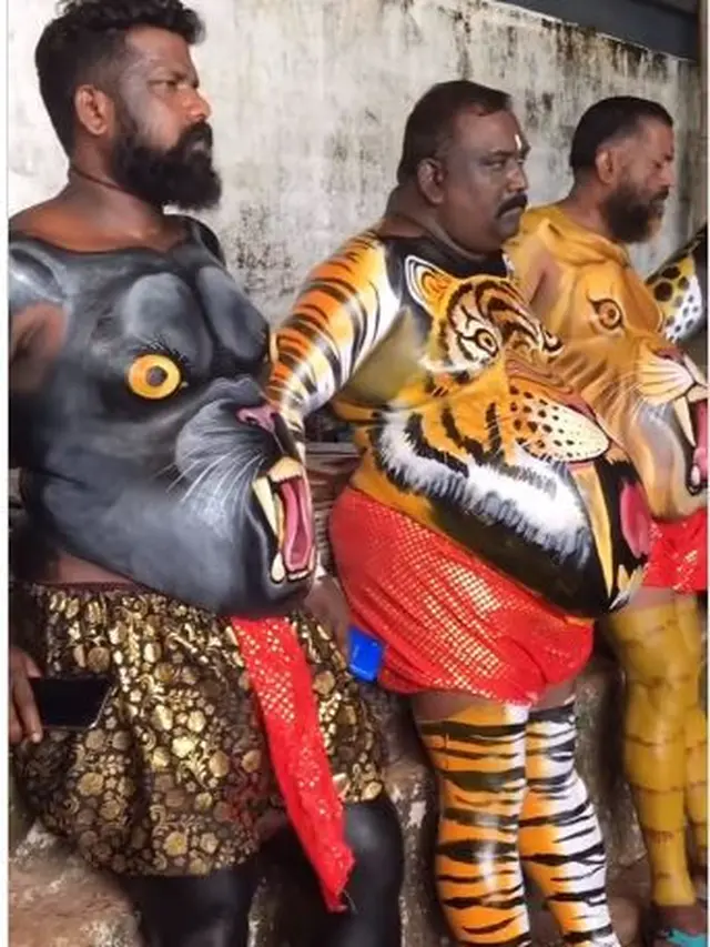 6 Outfit Cowok Buncit Ini Absurd Banget, Bikin Tepuk Jidat