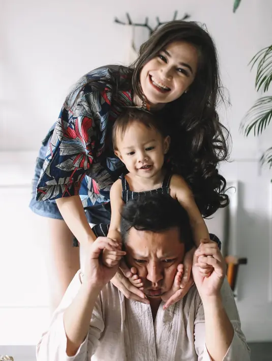 “Gak nyangka dua tahun punya kamu bikin hidup kita makin seru nakk.. makasih ya bjorka bikin kita makin hepi ❤,” ungkap Sabai Dieter Morscheck. (Instagram)