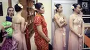 Sejumlah penari balet menyaksikan pertunjukkan saat latihan dancing for the future di Studio Namarina Ballet, Guntur, Jakarta. (Liputan6.com/Fery Pradolo)