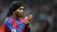 Mantan gelandang Barcelona, Ronaldinho. (AFP/Andrew Yates)