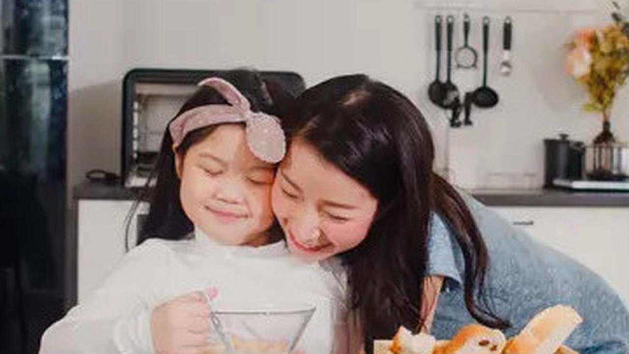 Jangan Dibiarkan, Begini Tips Mengatasi Anak yang Suka Menyela Pembicaraan Orang Tua