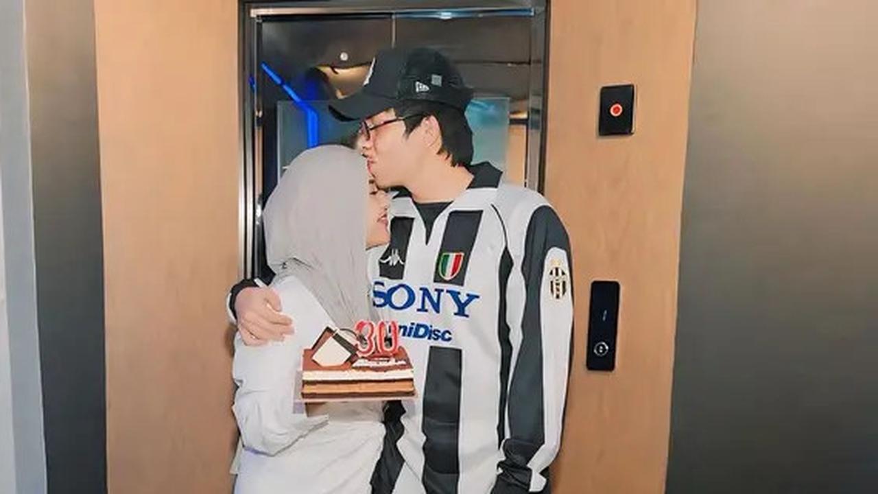 7 Potret Aurel Hermansyah Beri Kejutan Ulang Tahun ke-30 Atta Halilintar, Sederhana Tapi Romantis