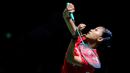 Pebulu tangkis tunggal putri Indonesia, Putri Kusuma Wardani berusaha mengembalikan kok ke arah wakil Kanda, Michelle Li dalam laga 16 besar Indonesia Open 2026 di Istora Senayan, Jakarta, Kamis (04/06/2026). (Bola.com/Bagaskara Lazuardi)