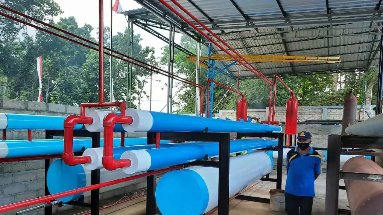 Ubah Sampah Plastik Jadi BBM, Upaya Warga Desa Kedungrejo Ini Patut Dicontoh