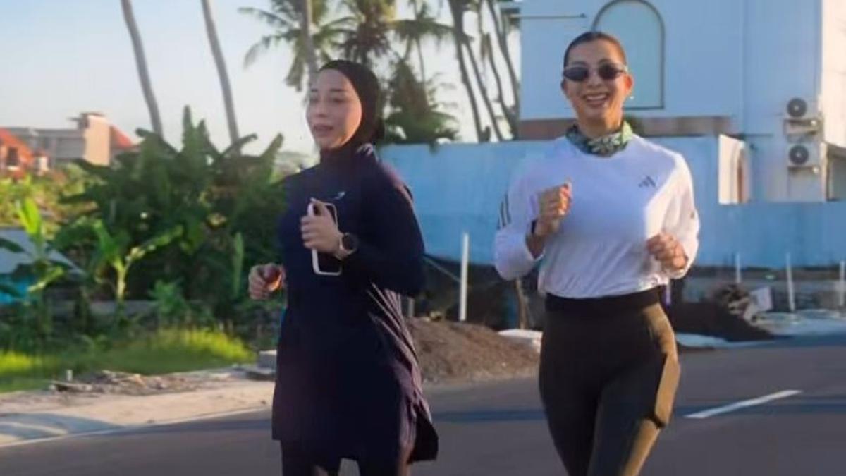Lari Bareng di Bali, Gaya Sporty Nikita Willy dan Jennifer Bachdim Jadi Inspirasi Activewear yang Stylish