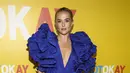 Zoey Deutch berpose di karpet merah saat pemutaran perdana "Not Okay" di Angelika Film Center di New York (28/7/2022). Gaun yang digunakan Aktris cntik asal Amerika Serikat ini menampilkan lengan ruffle tebal dan garis leher yang menjuntai. (AP Photo/Andy Kropa)