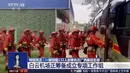Personel darurat bersiap melakukan perjalanan menuju lokasi kecelakaan pesawat di dekat Wuzhou di Daerah Otonomi Guangxi, Senin (21/3/2022). Pesawat China Eastern Boeing 737 yang bertolak dari Kunming di Provinsi Yunnan menuju Guangzhou jatuh pada Senin sore  di Daerah Otonomi Guangxi. (CCTV via AP)