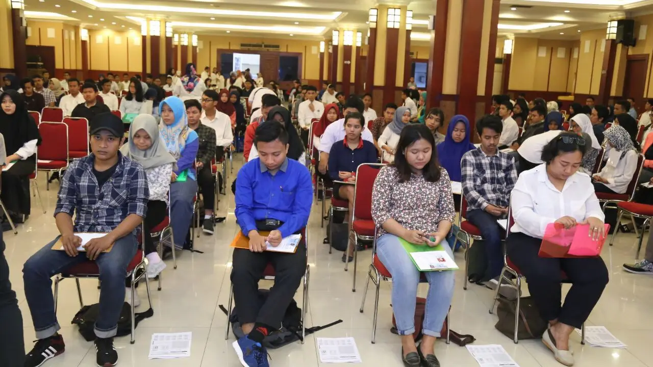 1000 peserta Penerimaan Mahasiswa Baru (PMB) mengikuti ujian Tes Potensi Akademik (TPA) Politeknik Ketenagakerjaan (Polteknaker) tahun ajaran 2017-2018