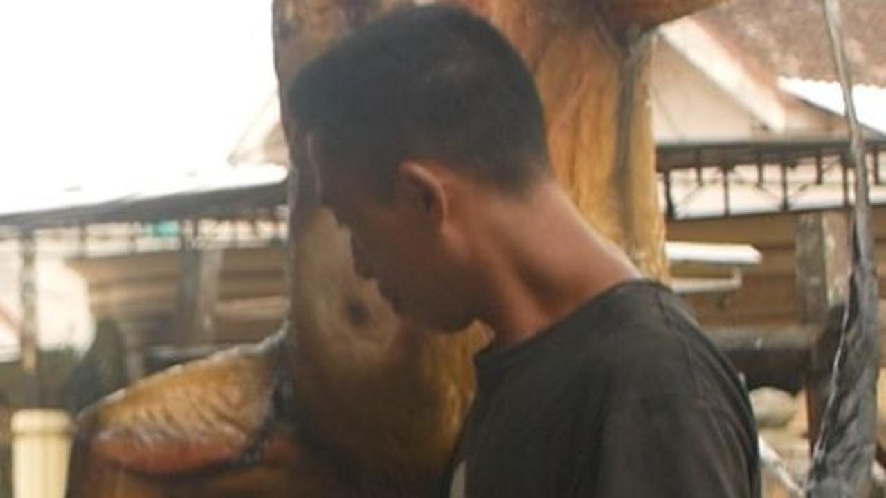 Potret Toleransi, Warga Lintas Agama di Lumajang Guyub Bikin Patung Ogoh-Ogoh Jelang Nyepi