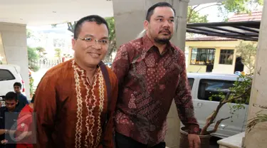 Mantan Wakil Menkumham, Denny Indrayana saat akan masuk ke dalam gedung Bareskrim Mabes Polri Jakarta, Senin (5/10/2015). Denny mengajukan beberapa nama saksi dalam kasus dugaan korupsi payment gateway di Kemenkumham. (Liputan6.com/Helmi Fithriansyah)