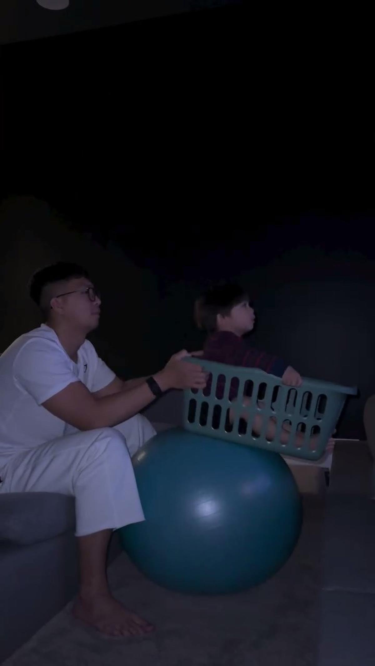 Momen Indra Priawan Suami Nikita Willy Momong Issa, Main Sederhana Pakai Bola dan Keranjang bak Roller Coaster