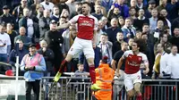 Gelandang Arsenal Aaron Ramsey (tengah) merayakan gol ke gawang Tottenham Hotspur pada lanjutan Liga Inggris di Wembley, Sabtu (2/3/2019). (AFP/Ian Kington)