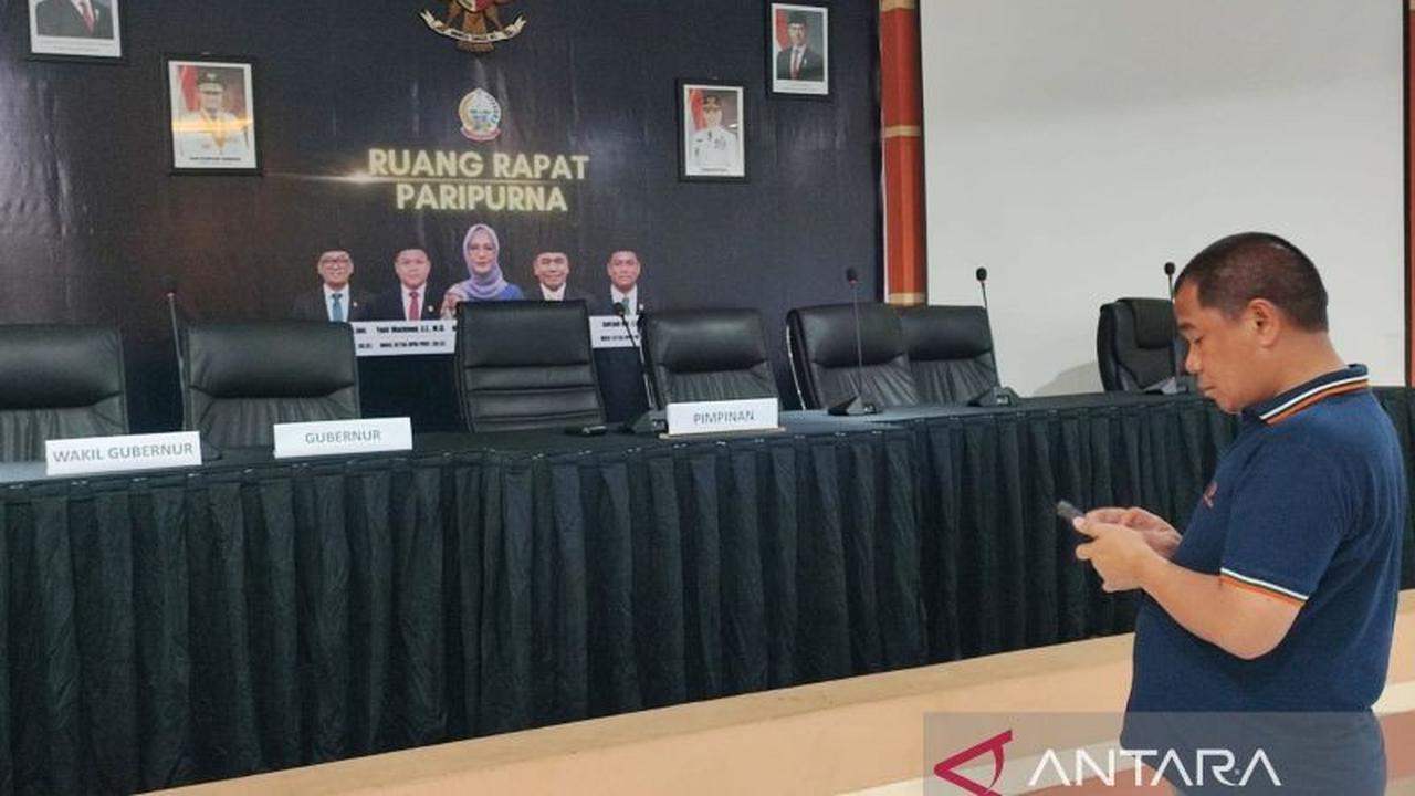 DPRD Sulsel Rapat Paripurna Maraton APBD-P di Kantor Sementara, Kantor Lama Dibakar Massa Anarkis!