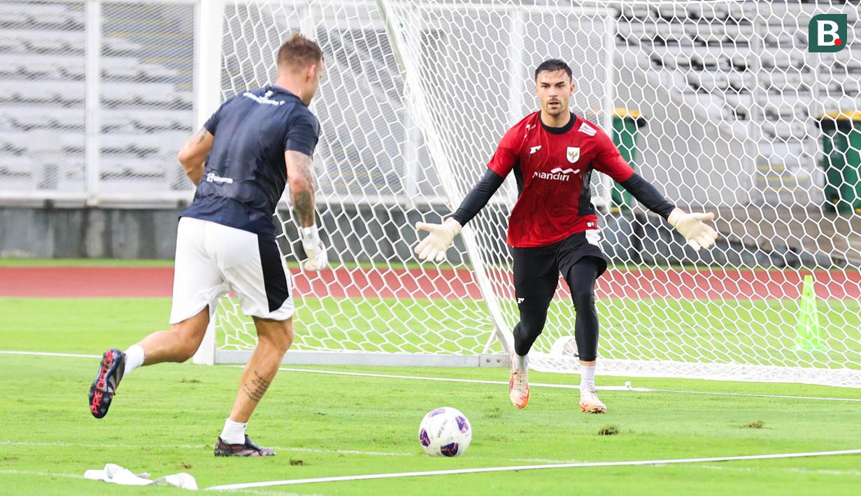 Aksi Emil Audero saat sesi latihan Timnas Indonesia di Stadion Madya, Gelora Bung Karno, Jakarta, Sabtu (22/3/2025).