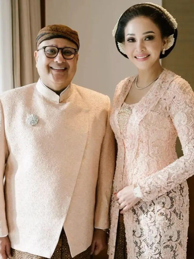 Maia Estianty Curi Perhatian dengan Kebaya Peach dan Jam Miliaran, Beri Pesan Haru untuk Syifa Hadju agar Lebih Sering Memeluk El Rumi