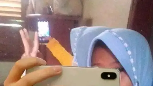 6 Potret Orang Gagal Pamer iPhone, Ada yang Janggal