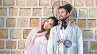 Raffi Ahmad dan Nagita Slavina tampil kompak mengenakan hanbok, busana tradisional Korea Selatan (Dok.Instagram/@raffinagita1717/https://www.instagram.com/p/B5bh6oIhq_e/Komarudin)