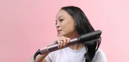 Versi terbaru dari lini Airwrap ini menjadi bukti bahwa Dyson terus berevolusi, menghadirkan teknologi yang tak hanya memanjakan tampilan, tapi juga melindungi kesehatan rambut dengan cara yang lebih cerdas. [Dok/FIMELA/Adrian Utama Putra].
