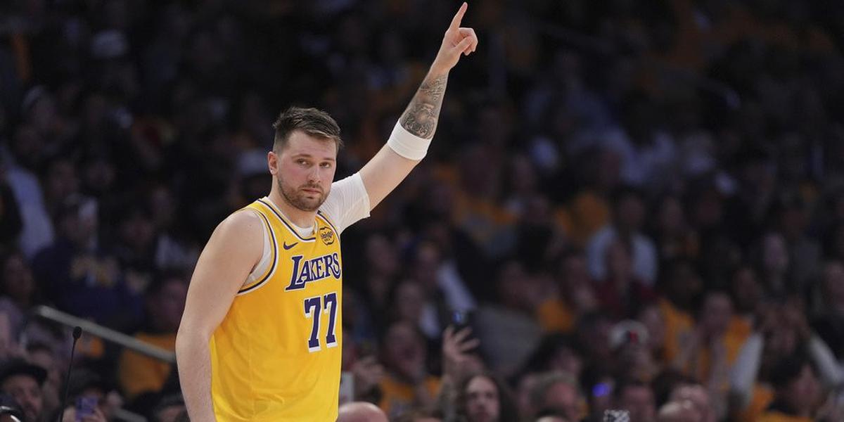 Doncic Debut! Lakers Hancurkan Jazz 132-113