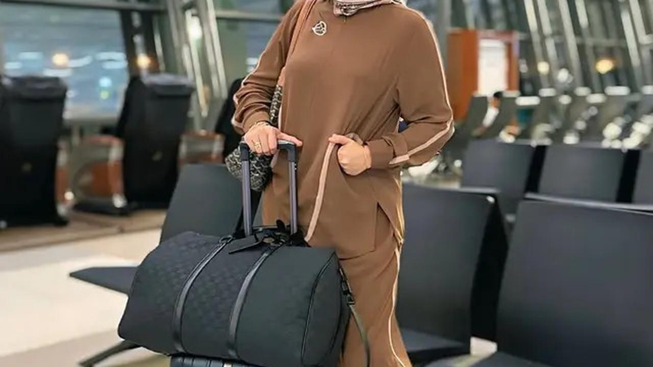 5 Gaya Angelina Sondakh saat di Bandara, Feminin dan Profesional