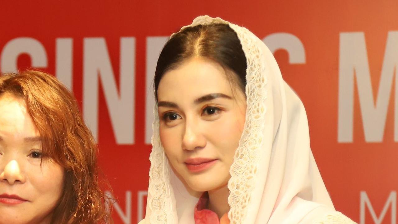 Pesona Novita Hardini di Mata Dunia