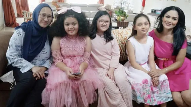 Momen Perayaan Ultah Amora Lemos yang ke-10, Tanpa Kehadiran Sang Ayah. (Sumber: Instagram/krisdayantilemos)