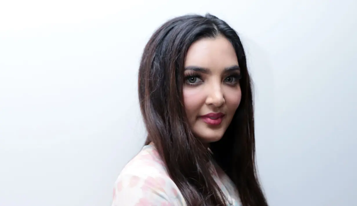 Demi fokus mengurus kedua anaknya serta dua anak suaminya dengan pernikahan terdahulu, ia mengurangi kegiatan bersama teman-temannya. Termasuk salah satunya arisan. (Deki Prayoga/ Bintang.com)