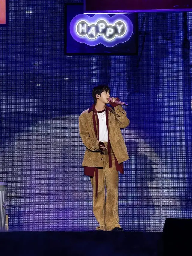 Jin BTS dan Wendy Red Velvet Tampil Serasi dengan Busana Coklat, Tetap Memukau Meski 'Social Distancing'