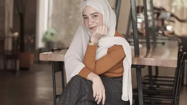 6 Potret Transformasi Penampilan Putri Anne dari Sebelum Berhijab hingga Lepas Hijab
