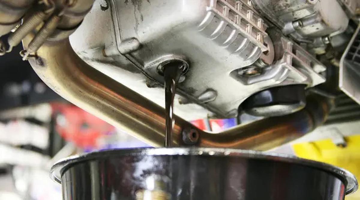 Ini Hal Mengerikan yang bakal Terjadi Jika Kamu Salah Pilih Oli Mesin untuk Mobil