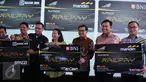 Menteri BUMN Rini Soemarno bersama Direksi BNI, Bank Mandiri, dan BRI serta Direksi PT KAI saat peluncuran produk baru berupa kartu pembayaran dan membership bernama Railpay di Stasiun Juanda, Jakarta, Senin (19/12). (Liputan6.com/Gempur M Surya)