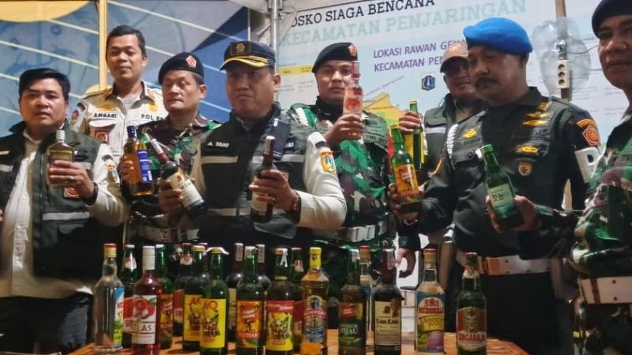 Satpol PP Jakut Sita Ratusan Botol Miras di Penjaringan Selama Ramadan, Ini Alasannya