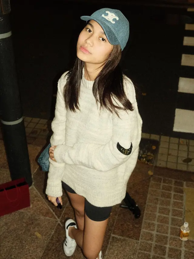 Kombinasi antara Sweater dan Bicycle Pants