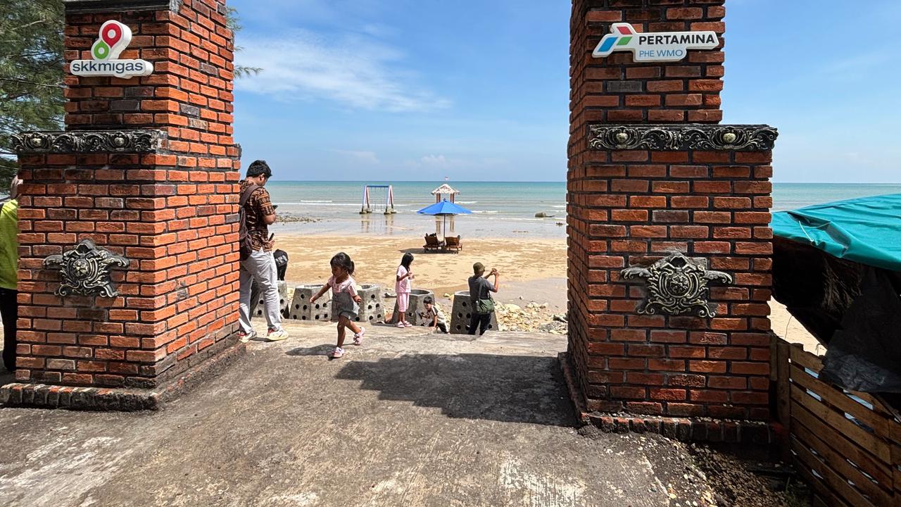 Kolaborasi Warga dan Pertamina Ubah Pantai Pasir Putih Tlangoh Jadi Daya Tarik Baru