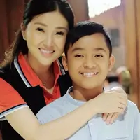 6 Potret Kedekatan Sarwendah dengan Betrand Peto, Layaknya Anak Kandung (sumber: Instagram.com/sarwendah29)