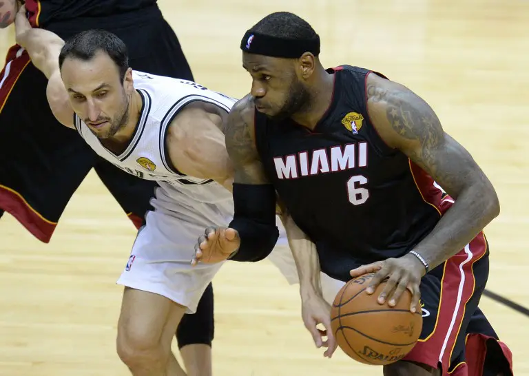LeBron James bersama Miami Heat. (AFP/Robyn Beck)