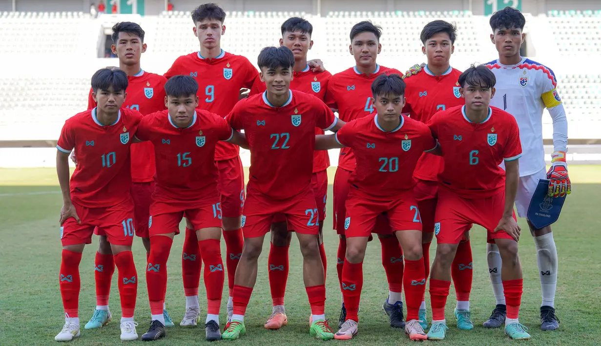 Starting XI pemain Thailand U-19 saat laga semifinal Piala AFF U-19 2024 melawan Australia U-19 di Stadion Gelora Bung Tomo, Surabaya, Sabtu (27/07/2024). (Dok. PSSI)