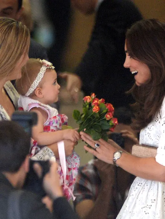 Pasca-melahirkan putri keduanya, putri Charlotte, beberapa bulan kemudian Kate dikabarkan telah mengandung anak ketiga. (Bintang/EPA)