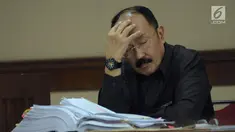Terdakwa kasus dugaan merintangi penyidikan dugaan korupsi e-KTP, Fredrich Yunadi saat mengikuti sidang lanjutan di Pengadilan Tipikor, Jakarta, Kamis (22/3). Sidang mendengarkan keterangan saksi. (Liputan6.com/Helmi Fithriansyah)