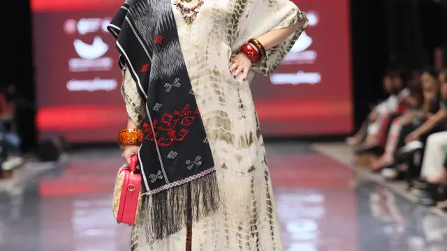 Kolaborasi Merdi Sihombing dan Dumasi Marisina: Mendorong Fashion Berkelanjutan Melalui Karya Humbang Kriya