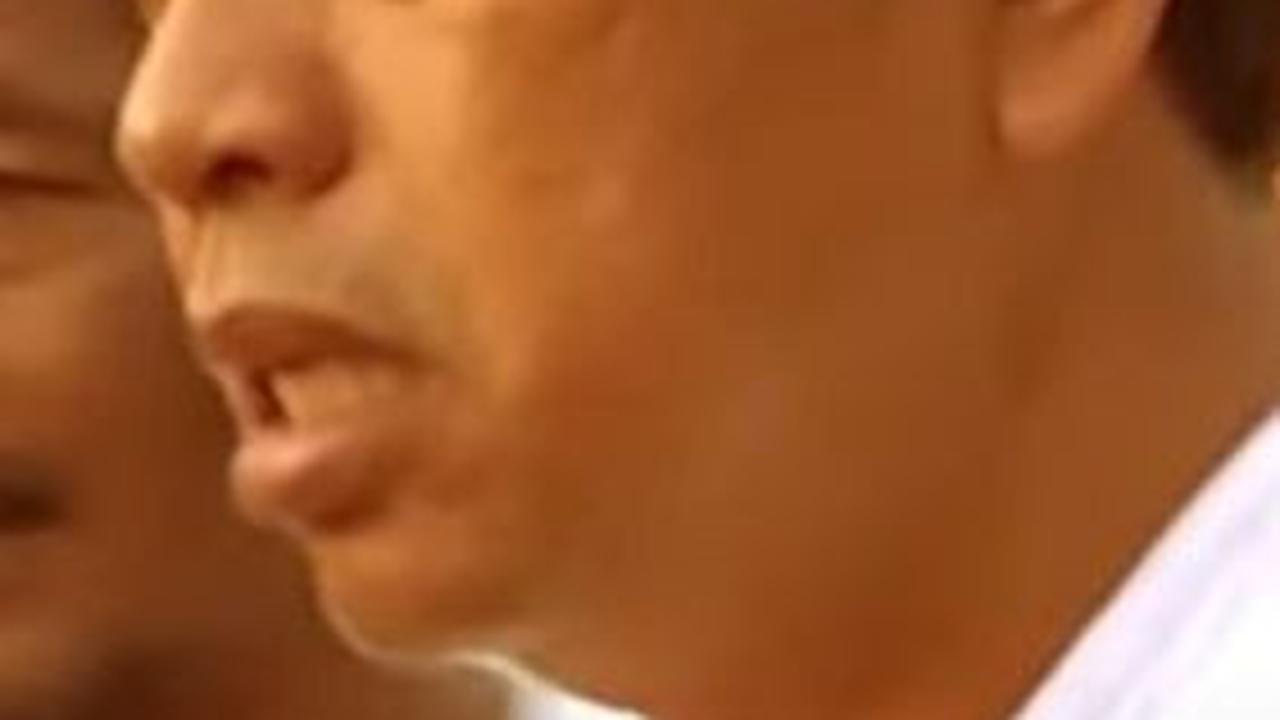 "Gimana saya itu ngeluarin duit pribadi, siapa warganya yang mengganggu," ujar Dedi Mulyadi sambil melotot.<br>