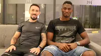 Dua pemain asing Persebaya, Amido Balde dan Damian Lizio saat berada di Bandung pada Piala Presiden 2019. (Bola.com/Aditya Wany)