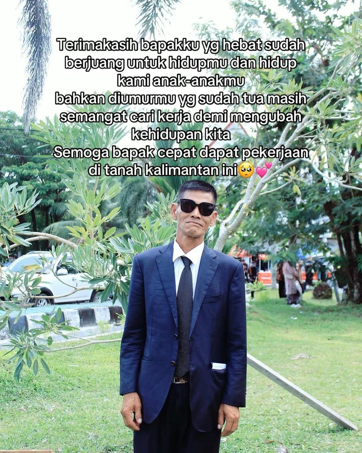Perjuangan Seorang Ayah Jualan Tas Keliling Demi Sekolahkan Putrinya Jadi Sarjana