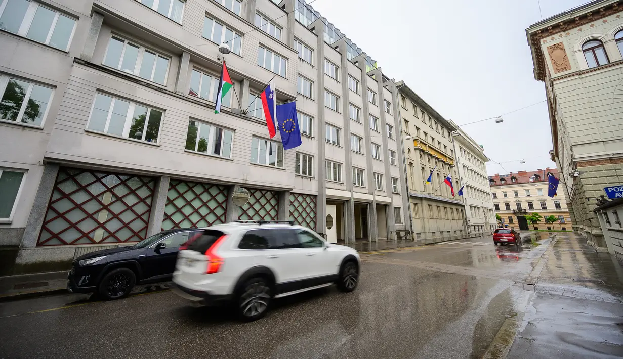 Menurut laporan agen berita seperti Associated Press, Dewan Nasional atau parlemen Slovenia diperkirakan memberikan suara pada usulan tesebut pada 4 Juni mendatang. (Jure Makovec / AFP)