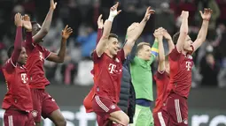 Bayern Munchen memastikan lolos ke perempat final usai menghajar Salzburg dengan skor telak 7-1 dalam duel leg kedua babak 16 besar Liga Champions 2021/2022. Pasukan Julian Nagelsmann mengamuk setelah sempat kesulitan di leg pertama lalu. (AP/Matthias Schrader)