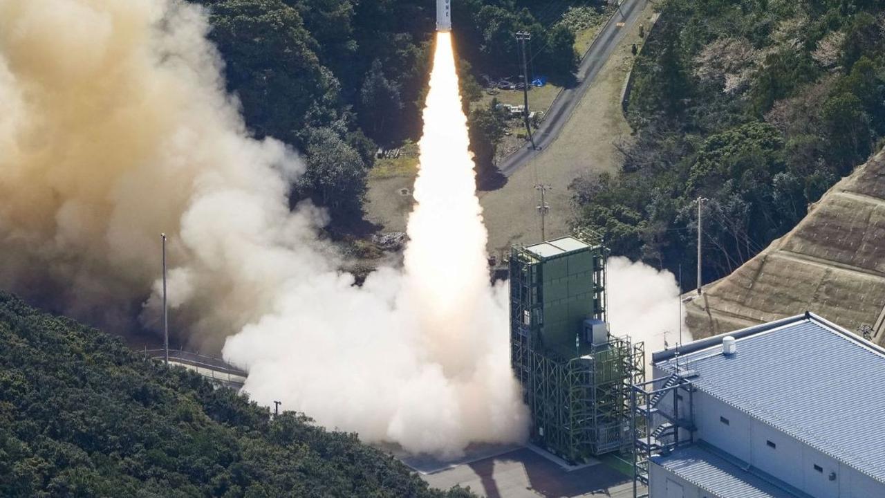 Kairos, roket kecil berbahan bakar padat yang dibuat oleh Space One Jepang, meledak tak lama setelah peluncuran perdananya di ujung semenanjung Kii, Kota Kushimoto, Prefektur Wakayama, Jepang, Rabu (13/3/2024). Insiden ini terjadi ketika Space One mencoba