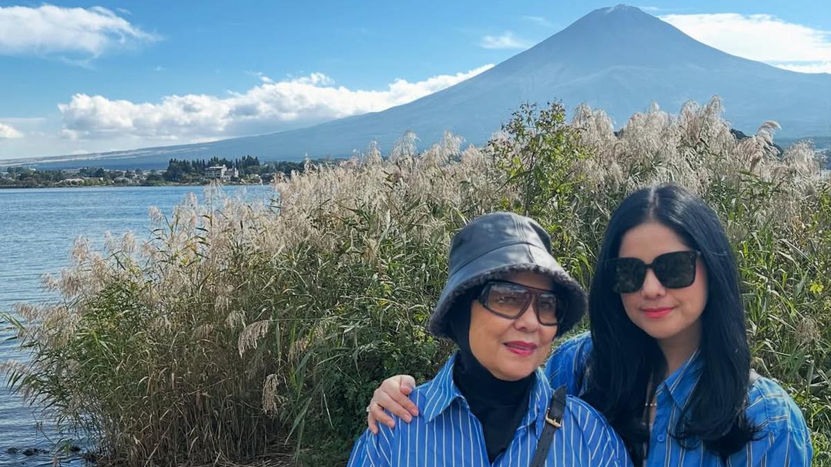 Foto Yanni Mulyaningsih, Ibunda Annisa Pohan yang Awet Muda dan Tetap Stylish di Usia 71 Tahun