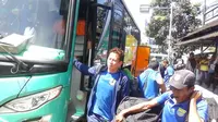 Kiper Persib Bandung, I Made Wirawan termasuk dalam rombongan pemain yang kembali ke mes tim usai tampil di final Torabika Bhayangkara Cup 2016, Minggu (3/4/2016). (Bola.com/Erwin Snaz)